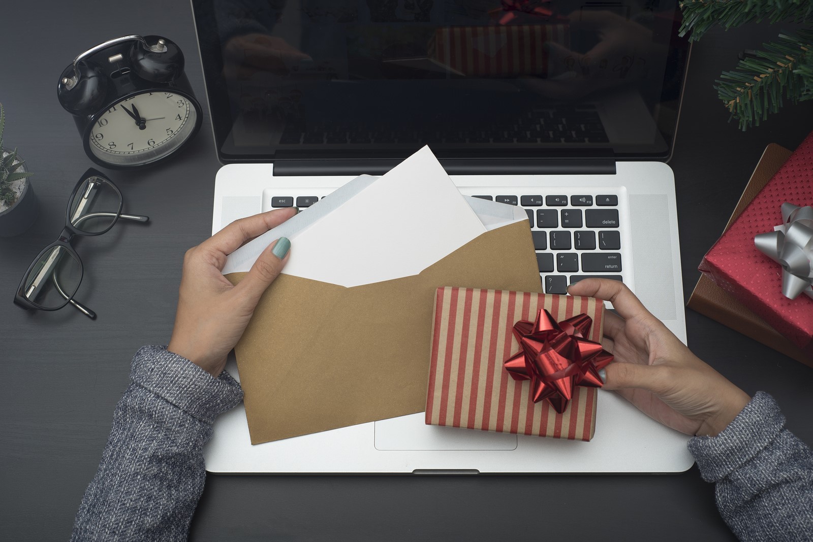Networking During the Holidays: Tips for Job Seekers